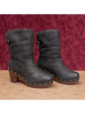 UGG Women Clog Distressed Black Leather Studded Sheepskin Lined Boots sz 6